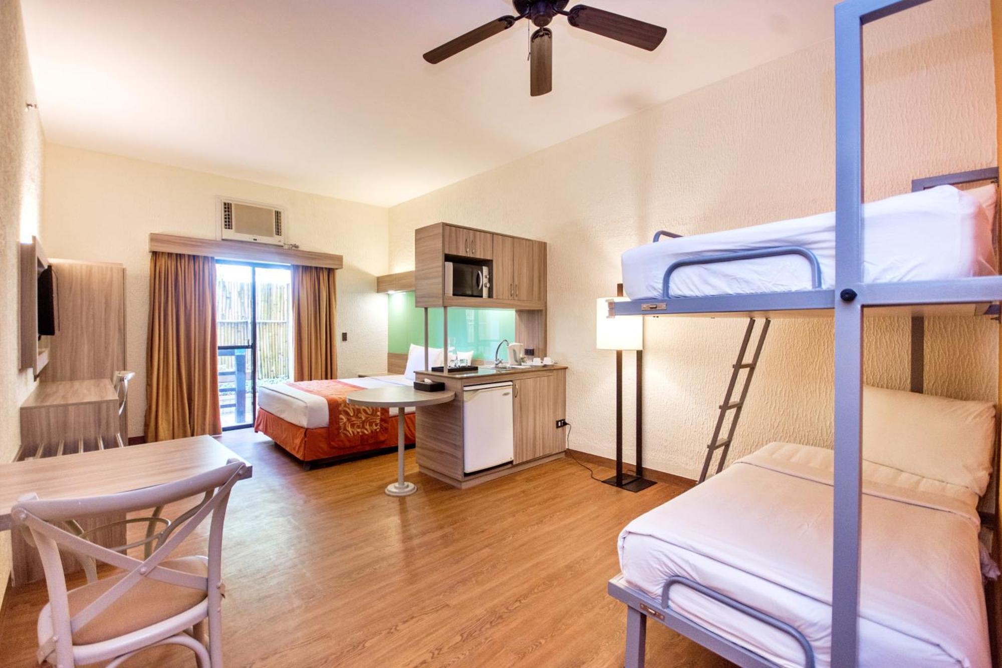 ไมโครเทลบายวินด์แฮมโบราเคย์ Hotel Balabag  ภายนอก รูปภาพ