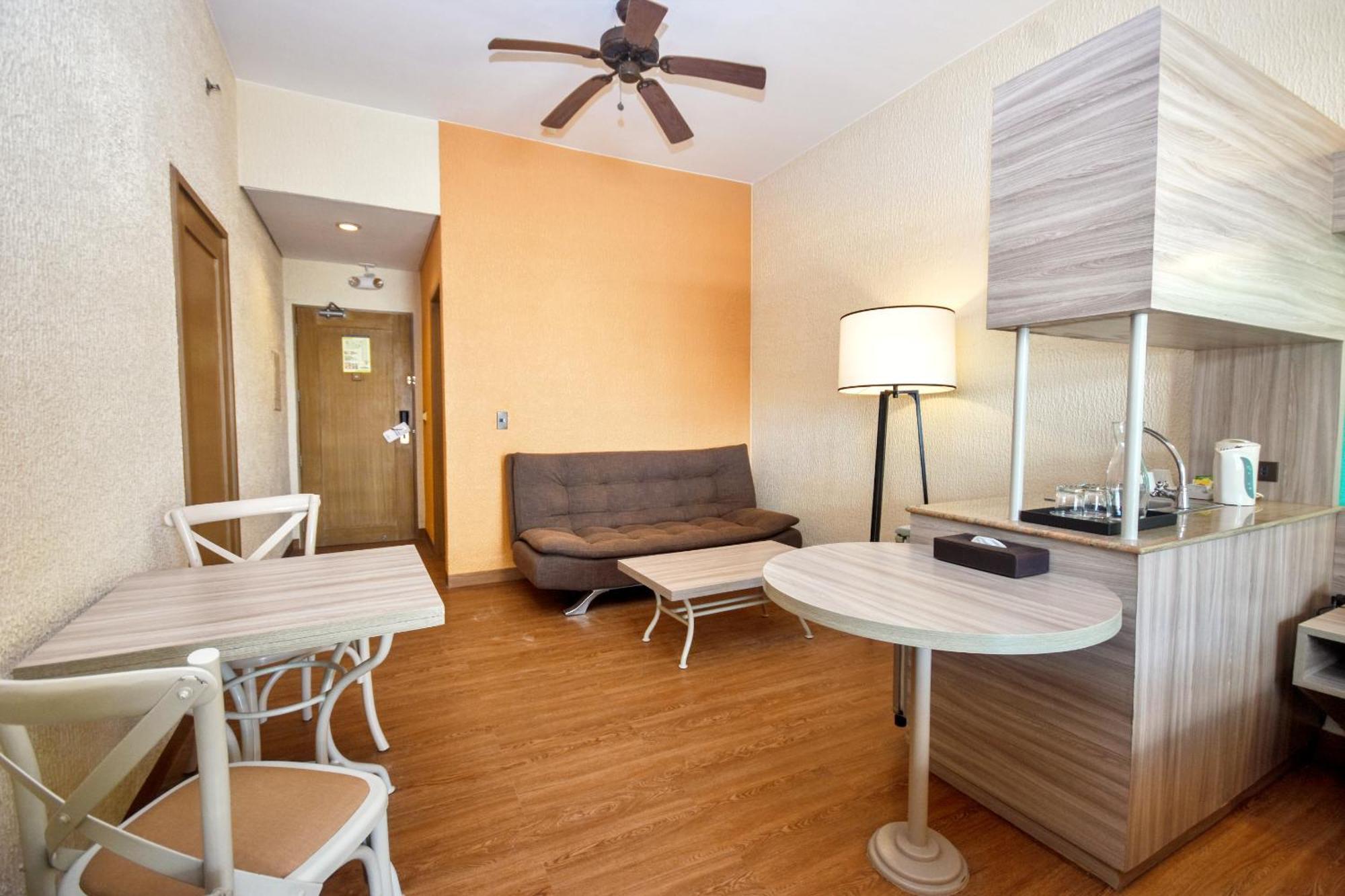 ไมโครเทลบายวินด์แฮมโบราเคย์ Hotel Balabag  ภายนอก รูปภาพ