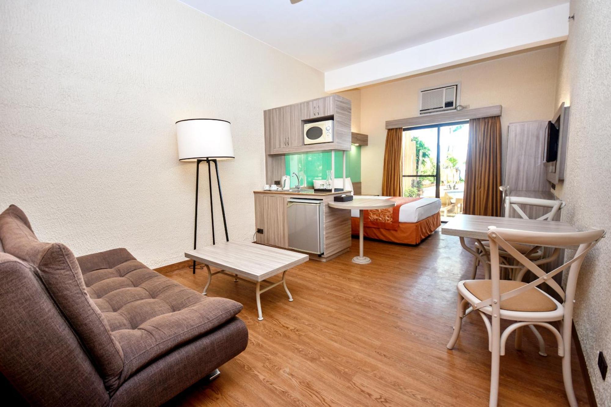 ไมโครเทลบายวินด์แฮมโบราเคย์ Hotel Balabag  ภายนอก รูปภาพ